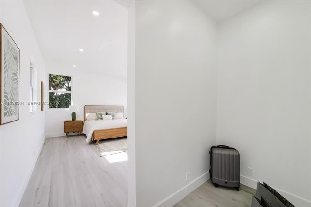 3056 NE 14th Ave, Oakland Park, FL 33334