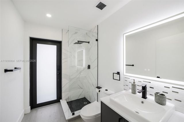 3056 NE 14th Ave, Oakland Park, FL 33334