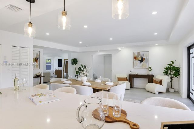 3056 NE 14th Ave, Oakland Park, FL 33334