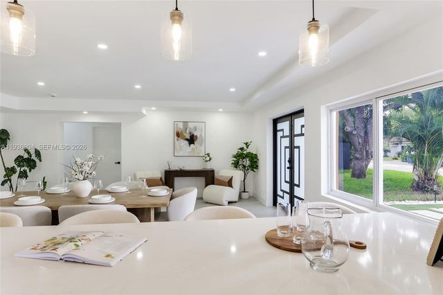 3056 NE 14th Ave, Oakland Park, FL 33334