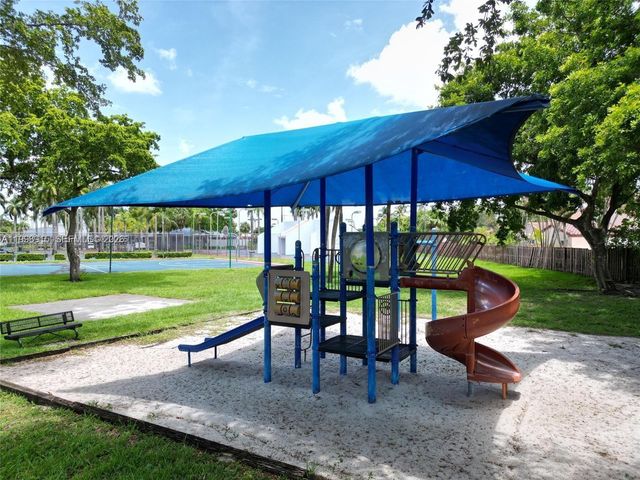 17268 NW 60th Ct, Hialeah, FL 33015