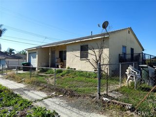 472 E E, Colton, CA 92324