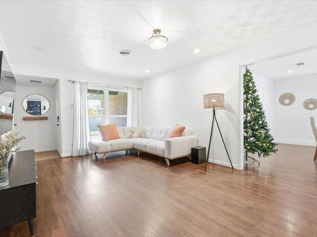 2330 Peavy Place, Dallas, TX 75228