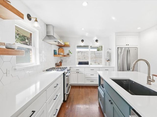 2330 Peavy Place, Dallas, TX 75228