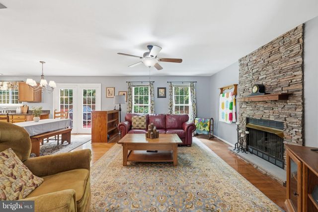 4917 FRISHMAN CT, Woodbridge, VA 22193