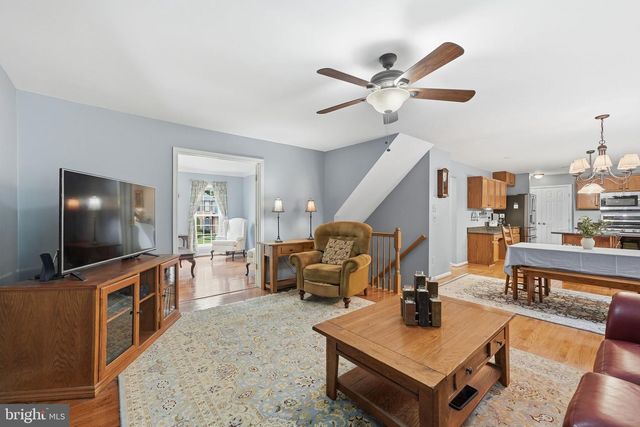 4917 FRISHMAN CT, Woodbridge, VA 22193