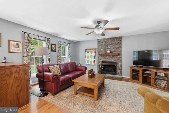 4917 FRISHMAN CT, Woodbridge, VA 22193