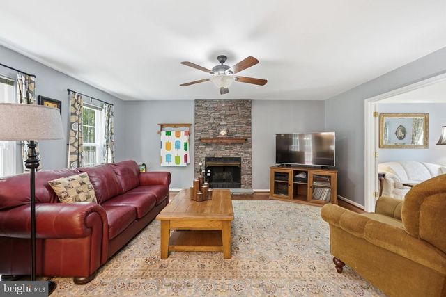 4917 FRISHMAN CT, Woodbridge, VA 22193