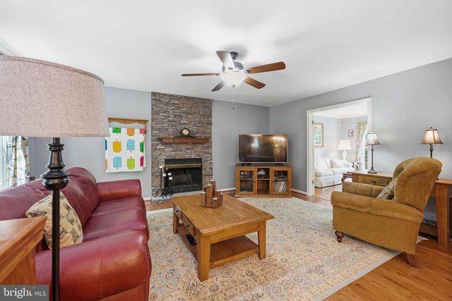 4917 FRISHMAN CT, Woodbridge, VA 22193