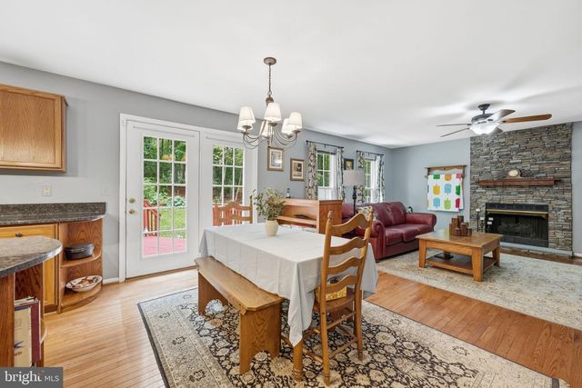 4917 FRISHMAN CT, Woodbridge, VA 22193