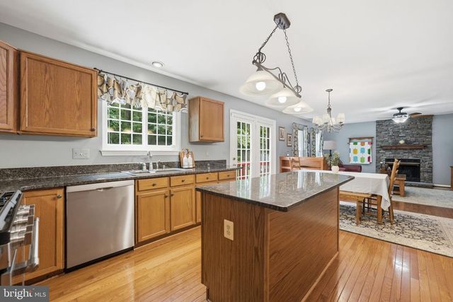 4917 FRISHMAN CT, Woodbridge, VA 22193