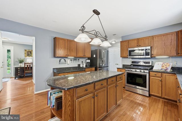 4917 FRISHMAN CT, Woodbridge, VA 22193