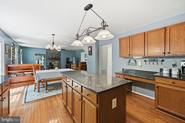 4917 FRISHMAN CT, Woodbridge, VA 22193
