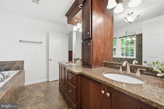 4917 FRISHMAN CT, Woodbridge, VA 22193