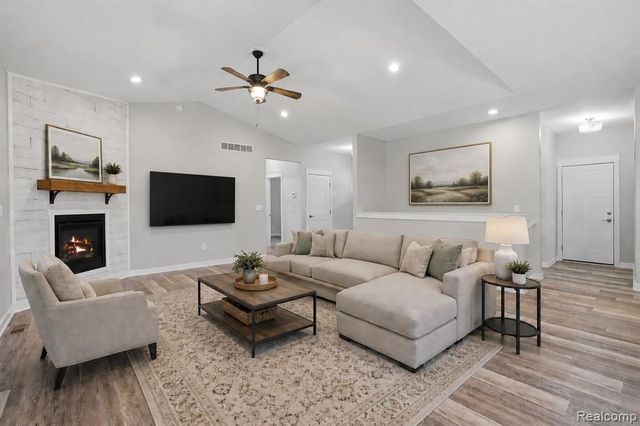 6320 Birch Meadows Lane, Fowlerville, MI 48836