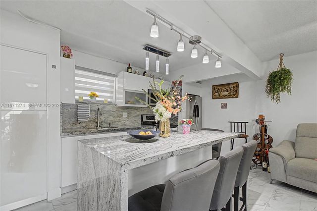 399 NW 72nd Avenue 320, Miami, FL 33126