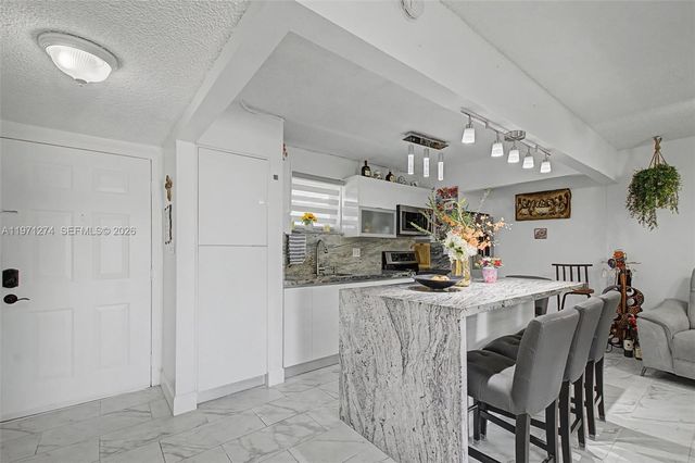 399 NW 72nd Avenue 320, Miami, FL 33126