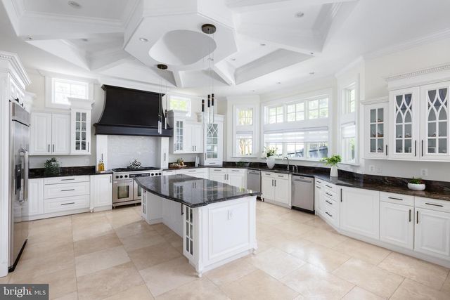 5821 GOLDSBORO RD, Bethesda, MD 20817