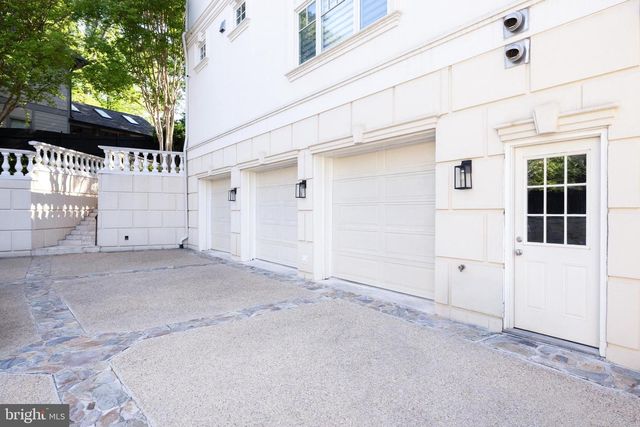5821 GOLDSBORO RD, Bethesda, MD 20817