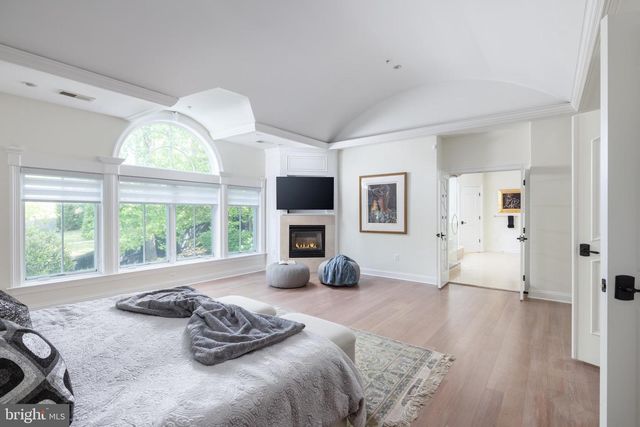 5821 GOLDSBORO RD, Bethesda, MD 20817
