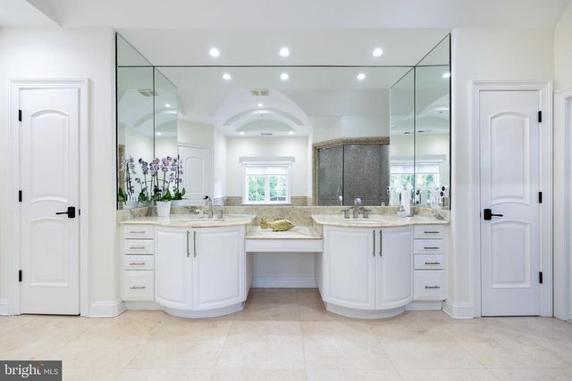 5821 GOLDSBORO RD, Bethesda, MD 20817
