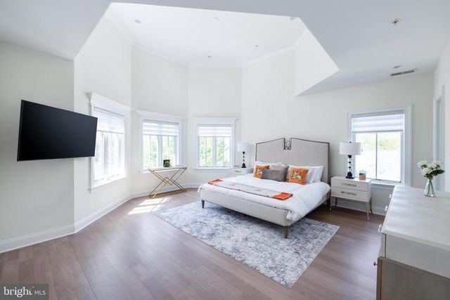 5821 GOLDSBORO RD, Bethesda, MD 20817