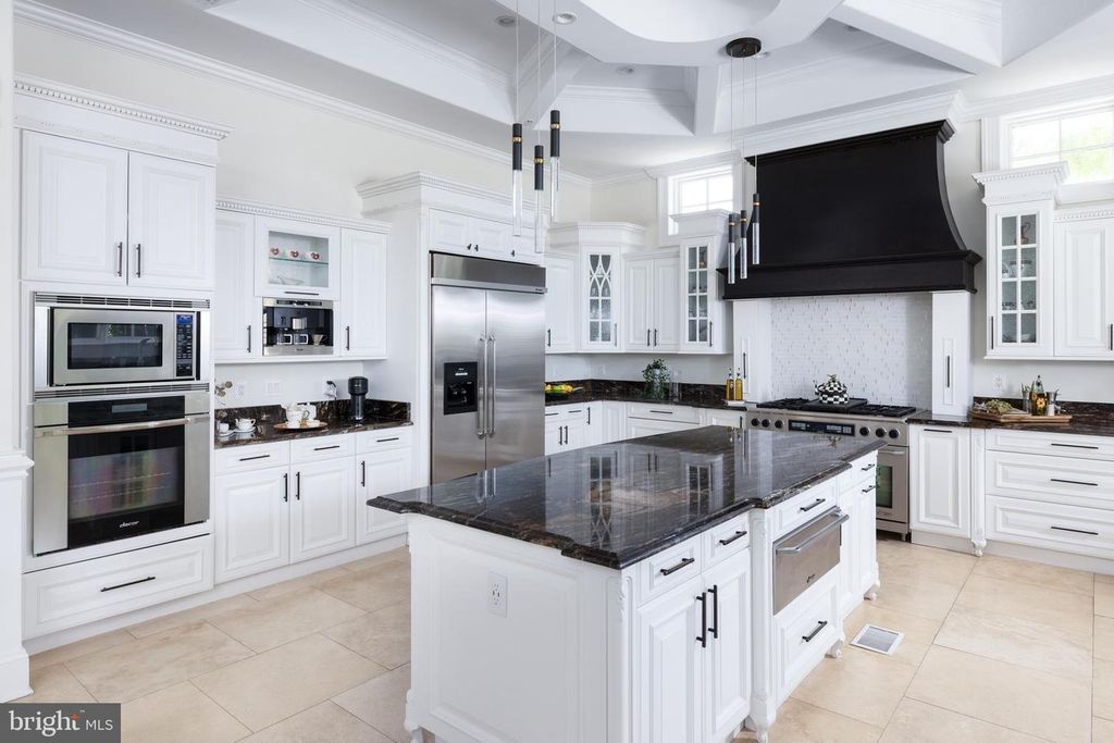 Image 23 of property listing at 5821 GOLDSBORO RD, Bethesda, MD 20817