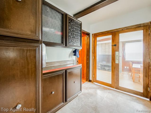 17236 Euclid Avenue, Allen Park, MI 48101