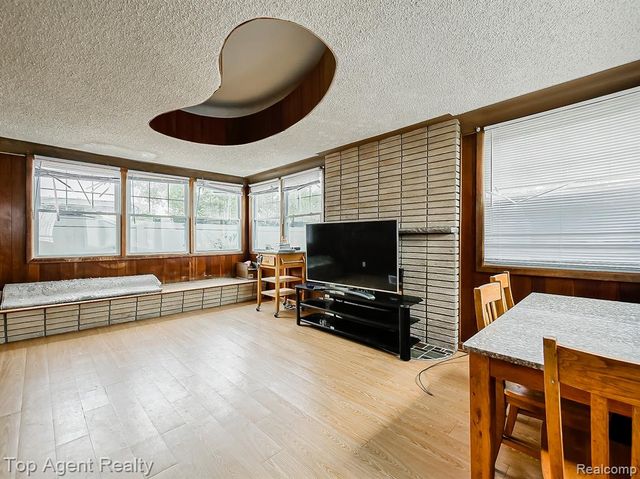 17236 Euclid Avenue, Allen Park, MI 48101