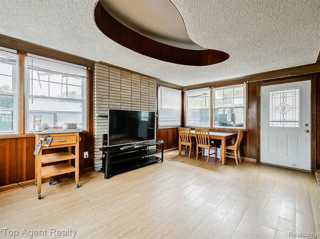 17236 Euclid Avenue, Allen Park, MI 48101