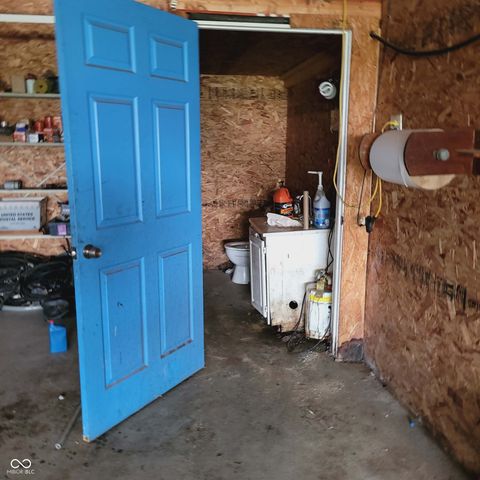 7960 W 800 N, Fairland, IN 46126