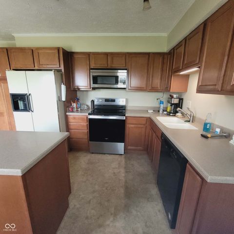 7960 W 800 N, Fairland, IN 46126