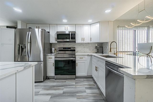 4965 PURITAN CIRCLE 401, Tampa, FL 33617