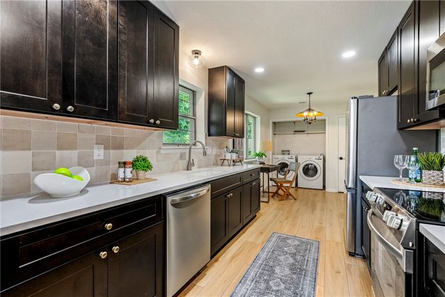 2202 SE 16th Street, Bentonville, AR 72712