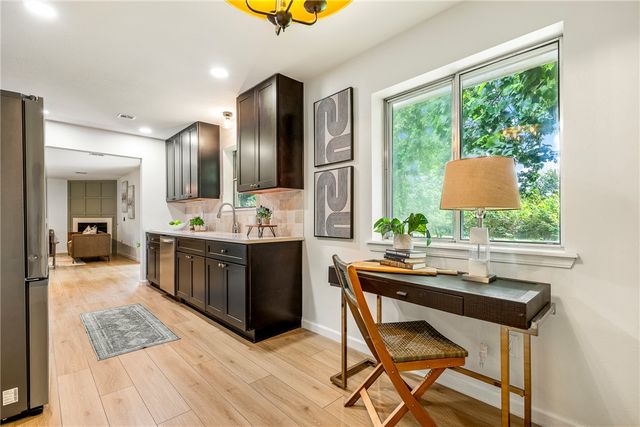 2202 SE 16th Street, Bentonville, AR 72712