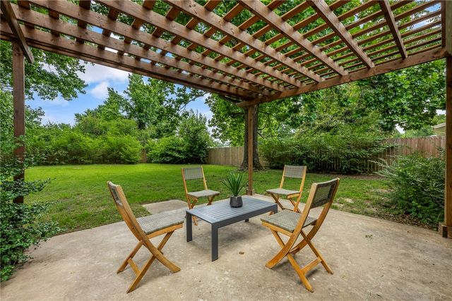 2202 SE 16th Street, Bentonville, AR 72712