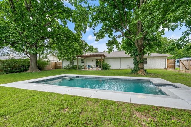 2202 SE 16th Street, Bentonville, AR 72712