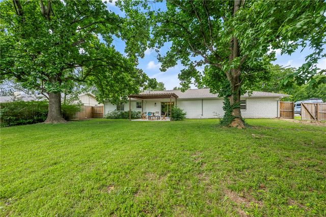 2202 SE 16th Street, Bentonville, AR 72712