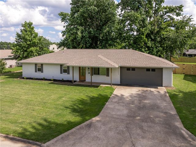 2202 SE 16th Street, Bentonville, AR 72712