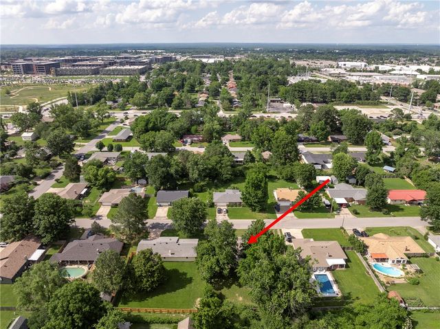 2202 SE 16th Street, Bentonville, AR 72712