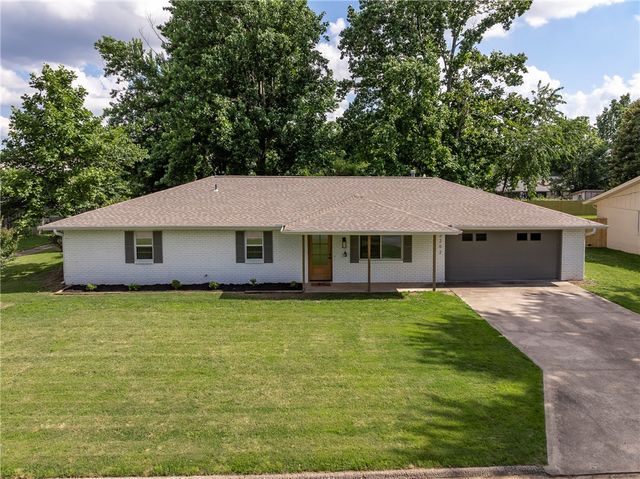 2202 SE 16th Street, Bentonville, AR 72712