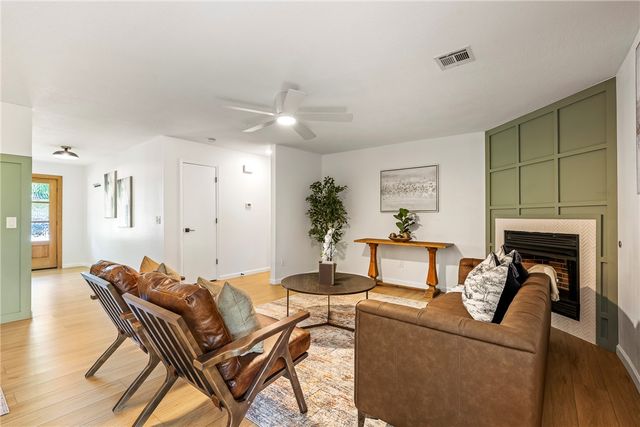 2202 SE 16th Street, Bentonville, AR 72712