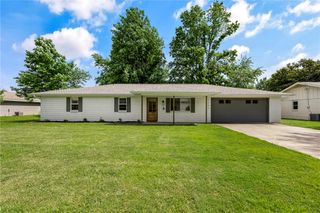 2202 SE 16th Street, Bentonville, AR 72712