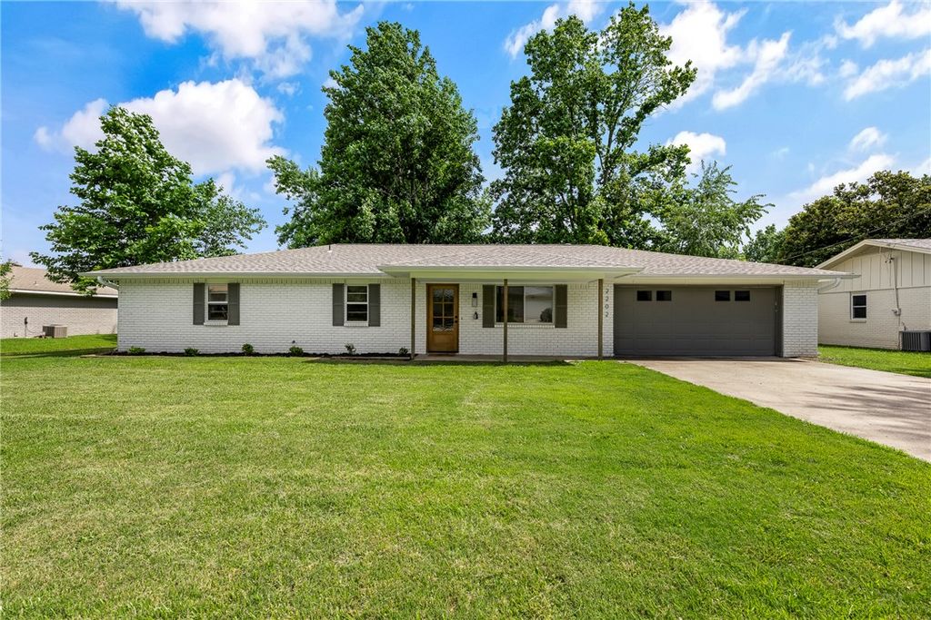 2202 SE 16th Street, Bentonville, AR 72712
