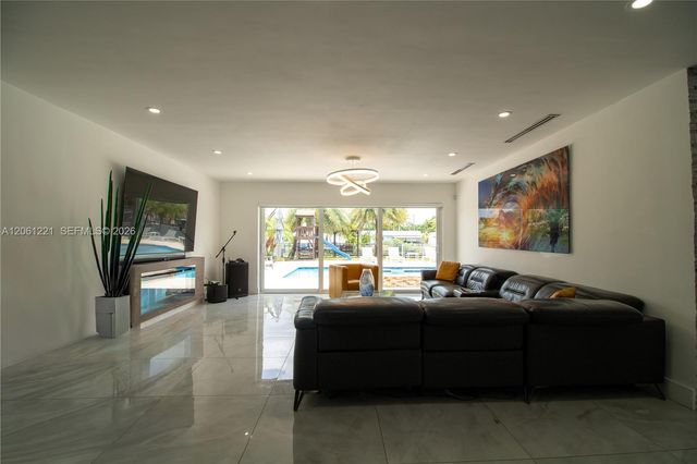 20053 SW 103rd Ave, Cutler Bay, FL 33189