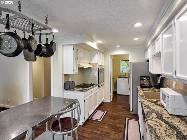 28502 S HIGHWAY 213, Molalla, OR 97038