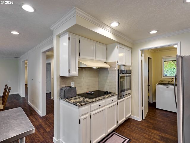 28502 S HIGHWAY 213, Molalla, OR 97038