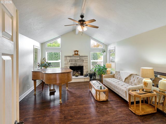 28502 S HIGHWAY 213, Molalla, OR 97038