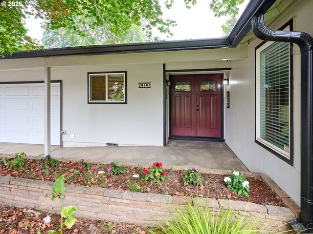 28502 S HIGHWAY 213, Molalla, OR 97038