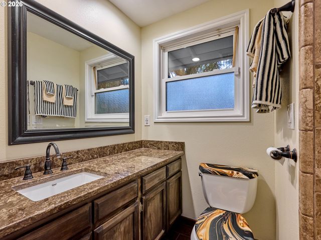 28502 S HIGHWAY 213, Molalla, OR 97038